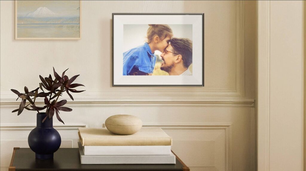 Aura Ink Makes Digital Photo Frames Feel Fresh Again With Color E Ink